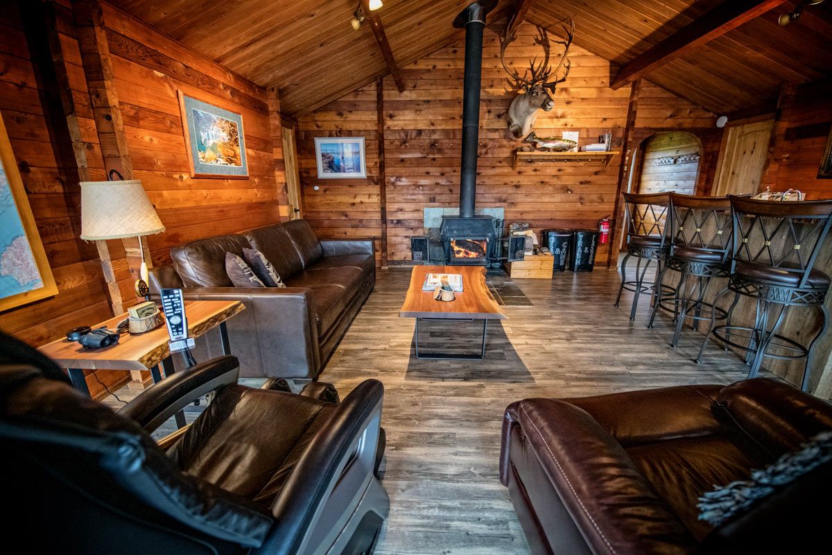 NoSeeUm Lodge main room 