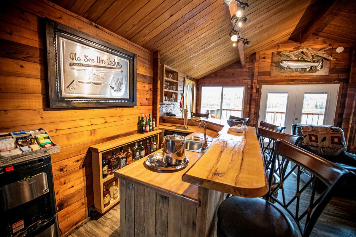 NoSeeUm Lodge bar setup