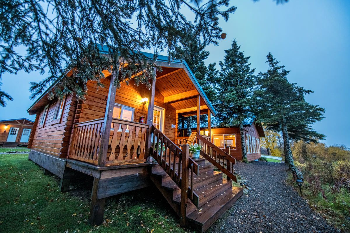 NoSeeUm Lodge riverside guest cabins