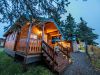 NoSeeUm Lodge riverside guest cabins